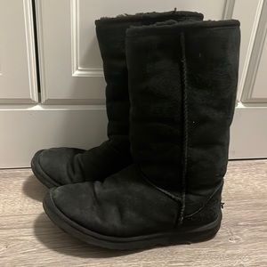 Used black UGG boots size 5